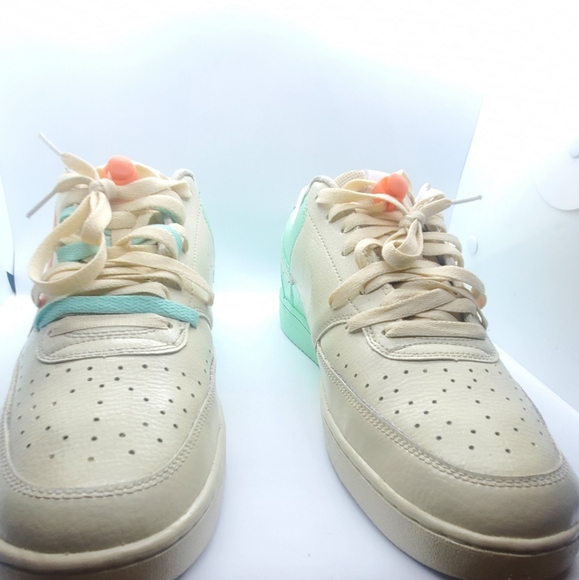 CUSTOM NIKES - Picture 6 of 6